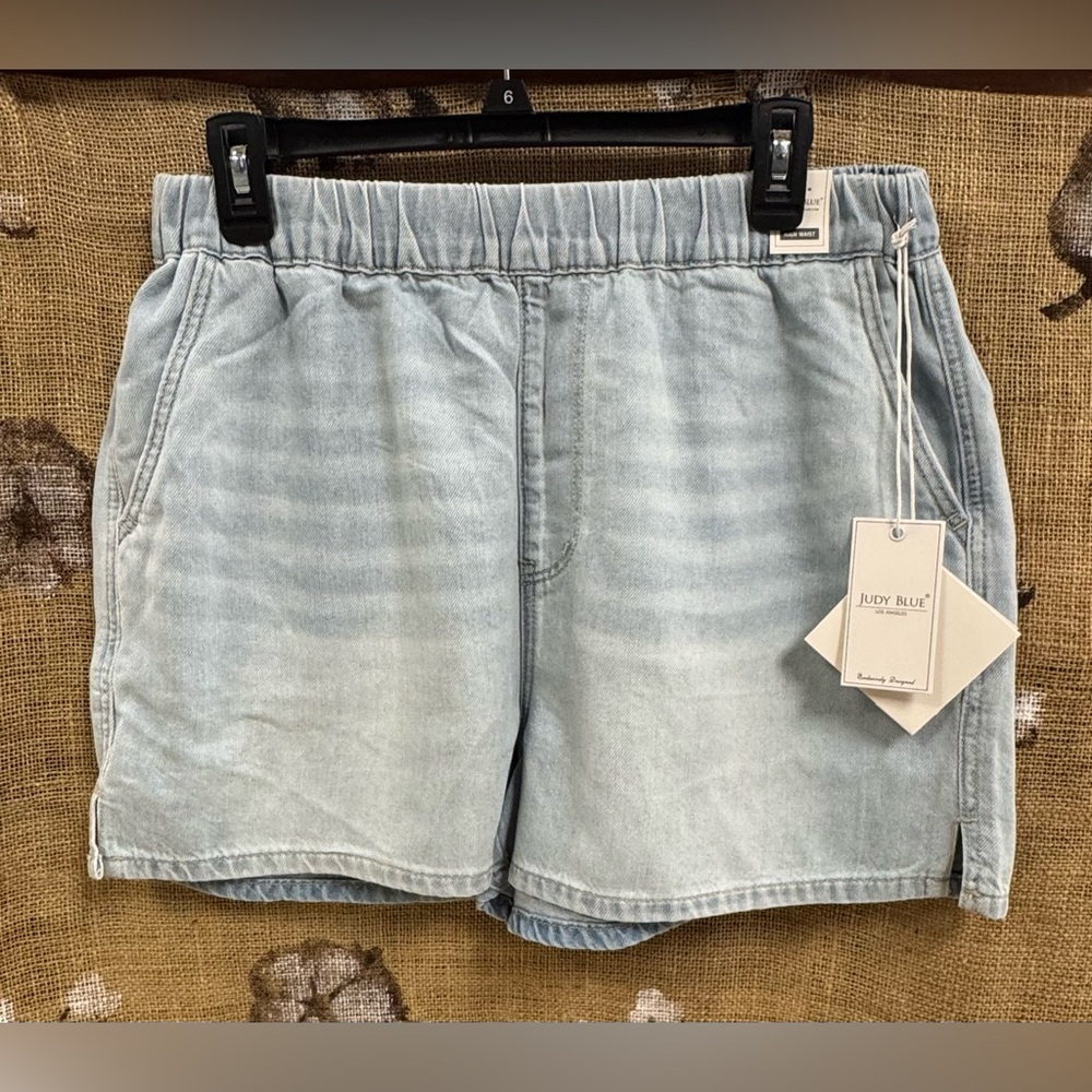 Judy Blue Light Wash Denim Shorts W/ Patch NWT